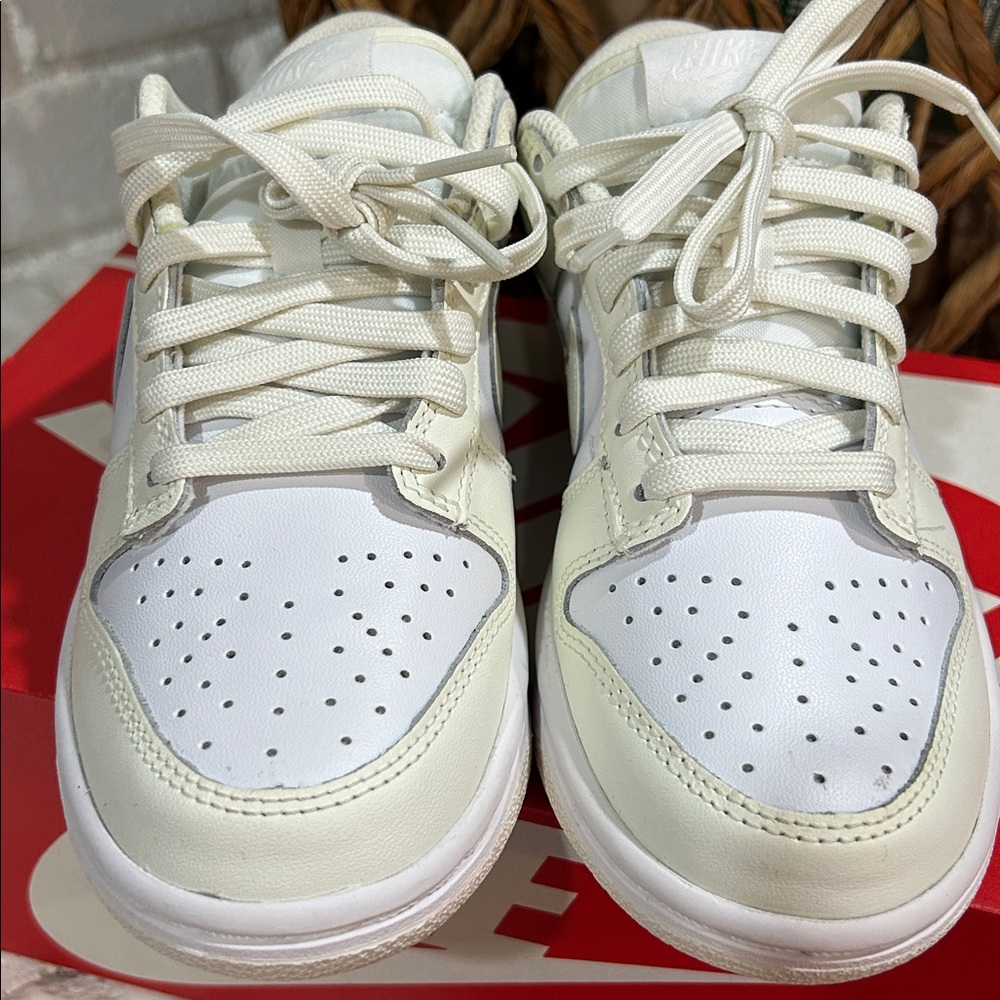 Nike Off-White Low-Top Sneakers - Picture 3 of 5